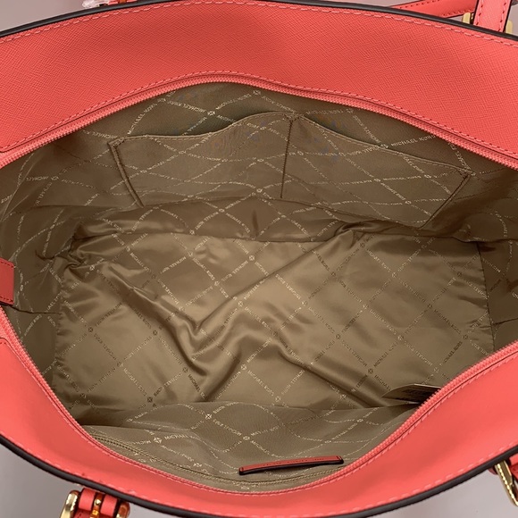 MICHAEL KORS GILLY LARGE DRAWSTRING TRAVEL TOTE GRAPEFRUIT SIGNATURE - Picture 11 of 16